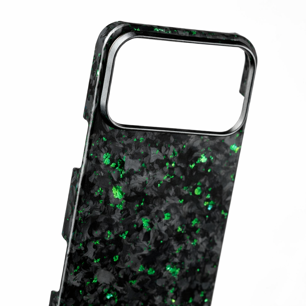 VλLOᏒ Forged Carbon Verde — iPhone 17 Series