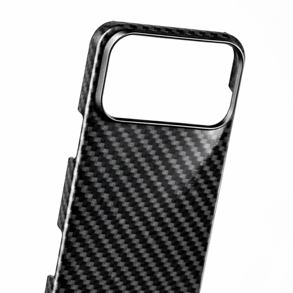 VλLOᏒ Carbon Fiber Noir — iPhone 17 Series