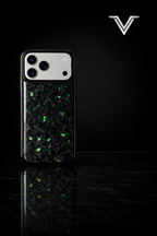 VλLOᏒ Forged Carbon Verde — iPhone 17 Series